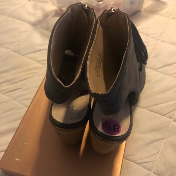 Peek a boo dark gray Sandles - Picture 3 of 11